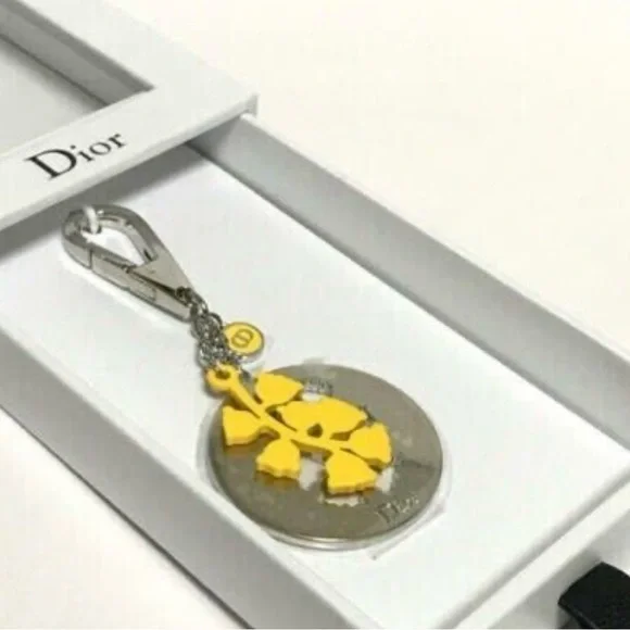 Dior Lily of the Valley Key Holder‎ - Picture 3 of 4